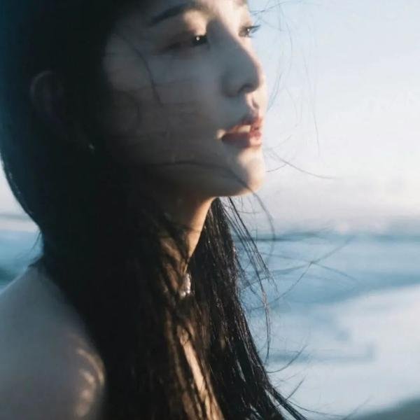 黑夜里的眼睛